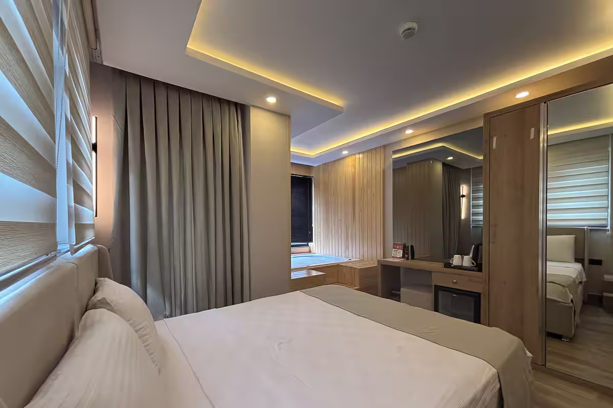 Jakuzili Oda İç Mekan